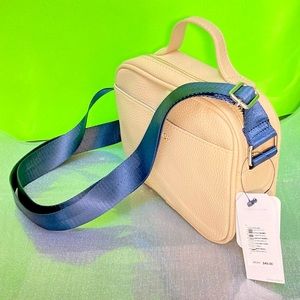 (New/WT) Nautica Women’s Boardwalk Camera Crossbody Bag /color: Camel Beige
